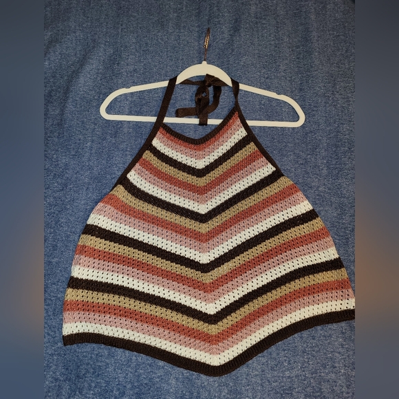 Halter top - Picture 3 of 10